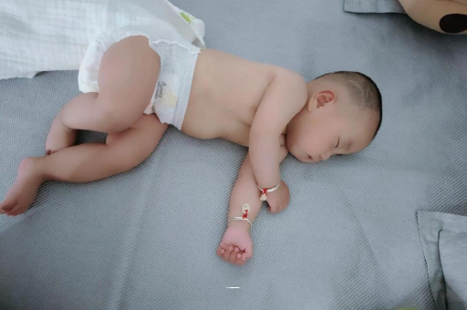 五指山怀孕多久会显肚子
